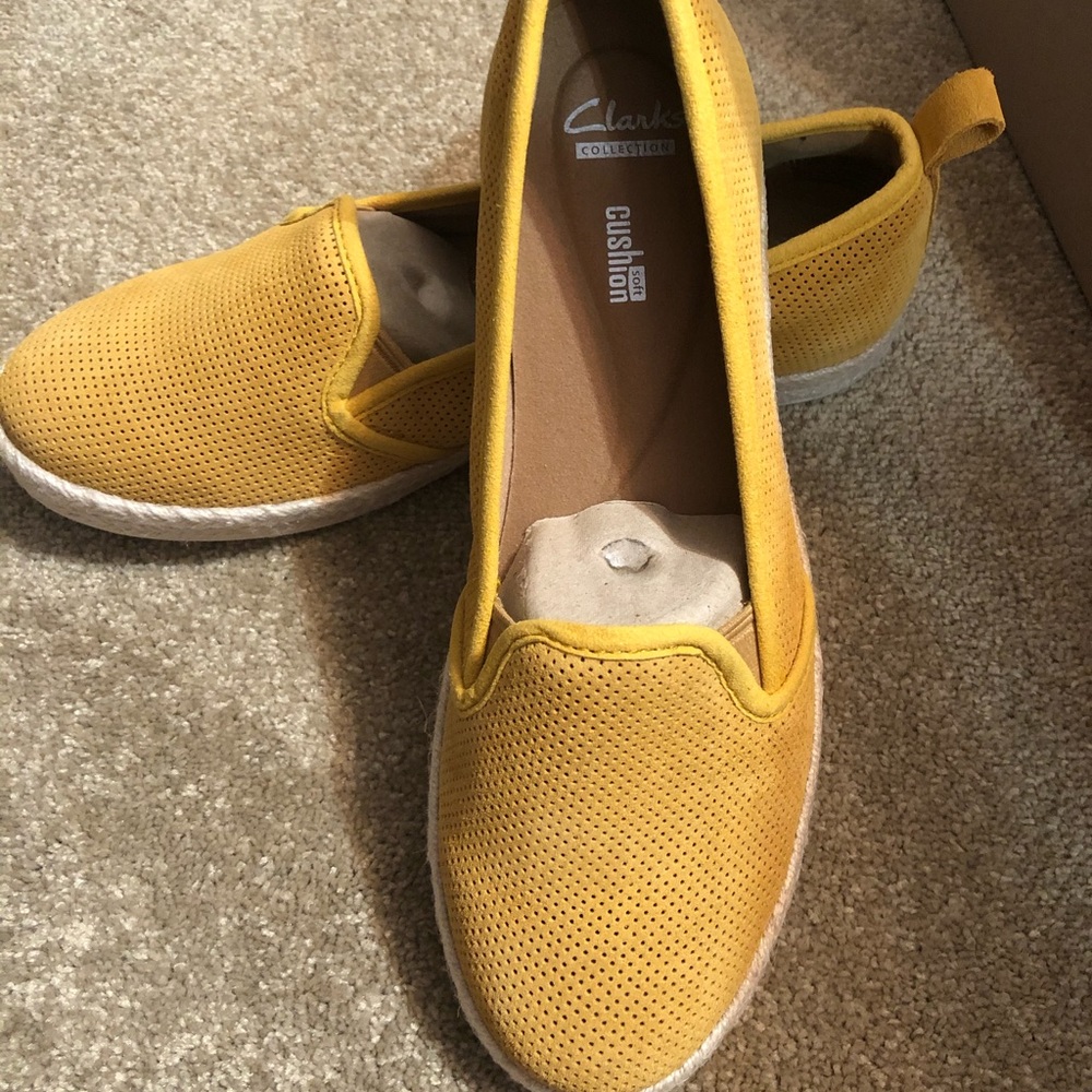 Clarks Slip On💛 - Picture 8 of 8